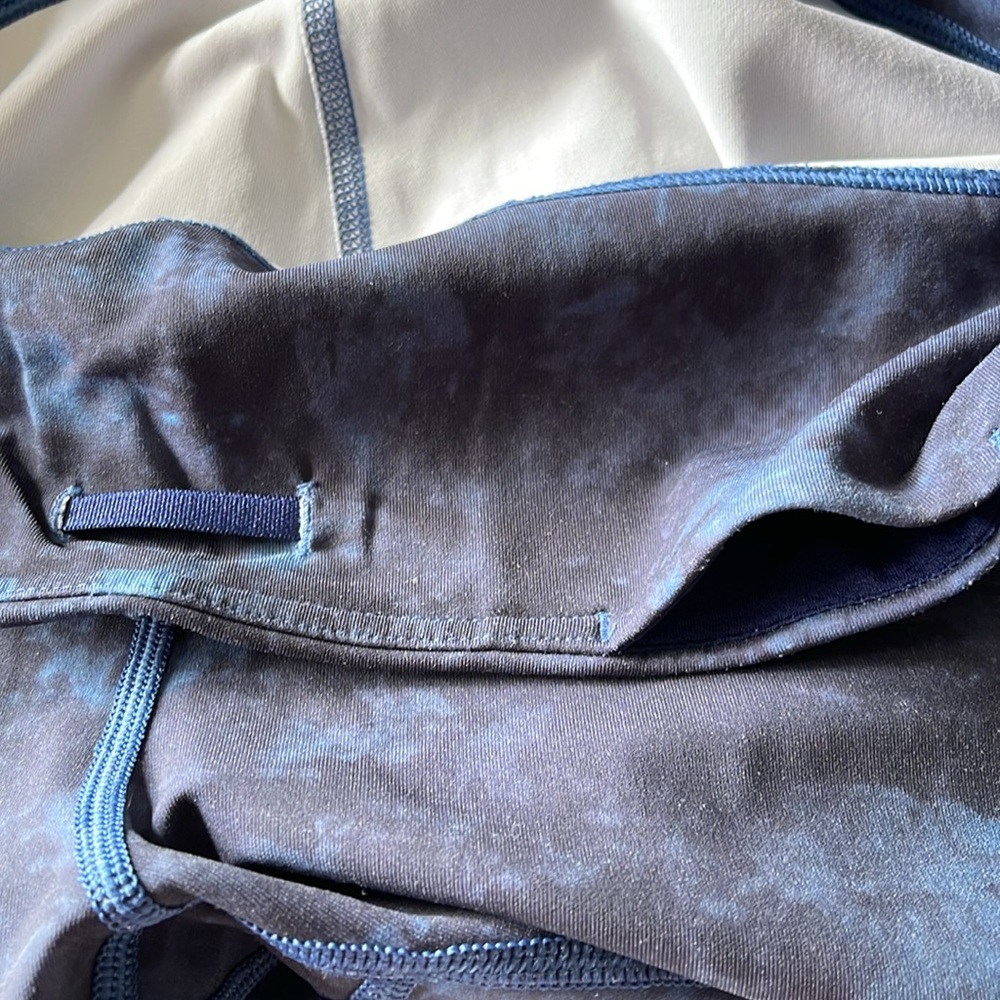 Rare LuLuLemon Blue Ombré‎ wave speed under legging. Size 10. Deep sea. Like New - Picture 5 of 9